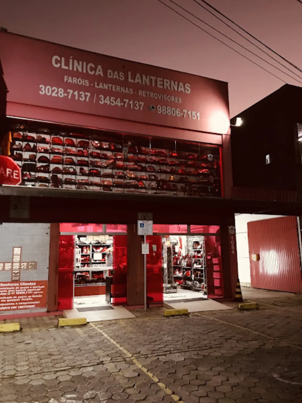 Fachada de Clínica das Lanternas Loja de Autopeças