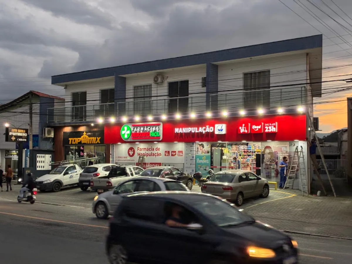 Fachada de Farmácia Desconto Fácil I Joinville