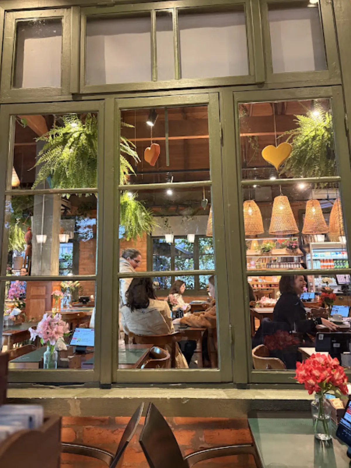Fachada de Flores & Frutos – Cafeteria, Restaurante e Floricultura